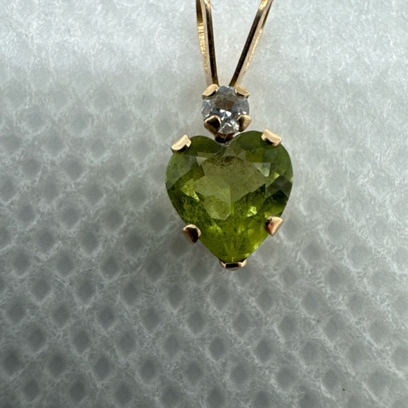 10K Yellow Gold Heart Shape Peridot And Cubic Zirconia Accent Pendant Estate - Picture 6 of 13